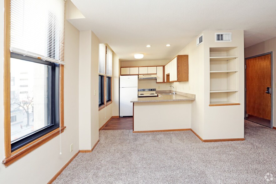 More Photos Of 1913 Farnam St, Omaha Apartments For Lease