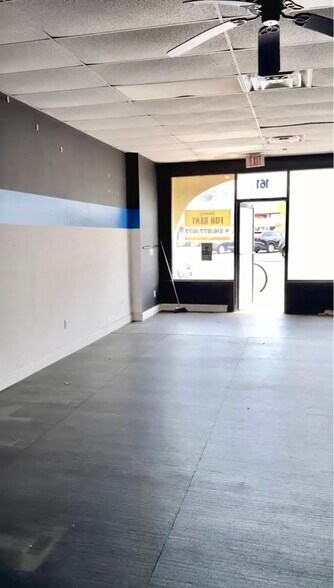 More Photos Of 151-161 E Park Ave, Long Beach Storefront For Lease