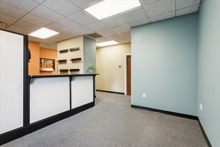More Photos Of 732 Thimble Shoals Blvd, Newport News Office For Sale