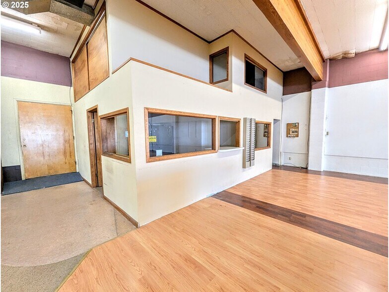 More Photos Of 1520 Adams Ave, La Grande Storefront Retail Office For Sale