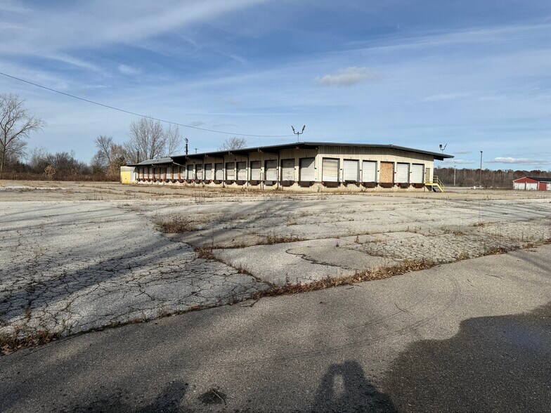 More Photos Of 11740 Dixie Hwy, Birch Run Truck Terminal For Lease