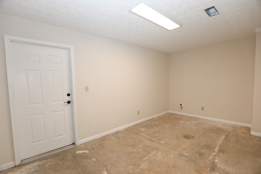 More Photos Of 5 Haynie St, Newnan Warehouse For Lease