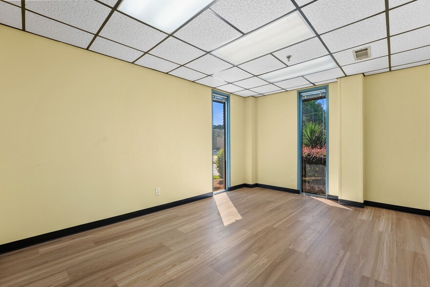 More Photos Of 154 Industrial Park Cir, Lawrenceville Warehouse For Lease