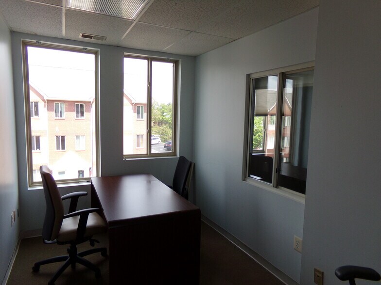 More Photos Of 22648 Glenn Dr, Sterling Office For Sale