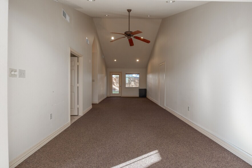 More Photos Of 1715 S Morgan St, Granbury Office Residential For Sale