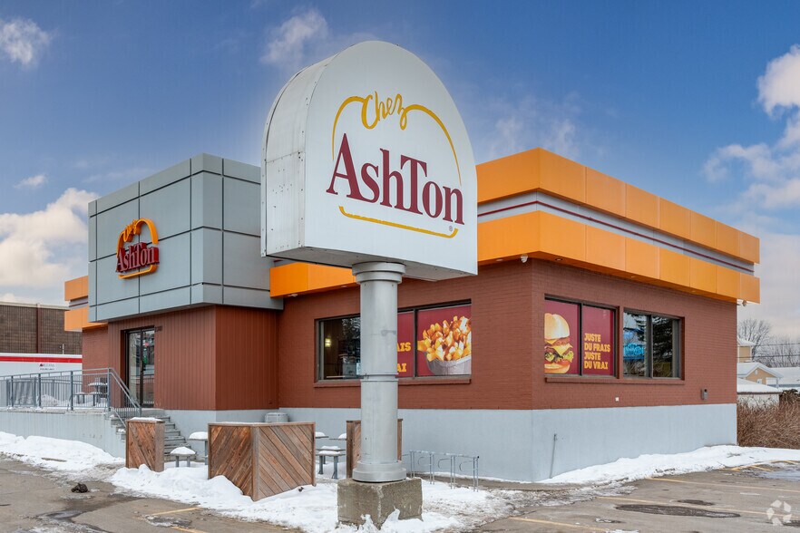 More Photos Of 2301 Boul Guillaume-Couture, Lévis Fast Food For Sale