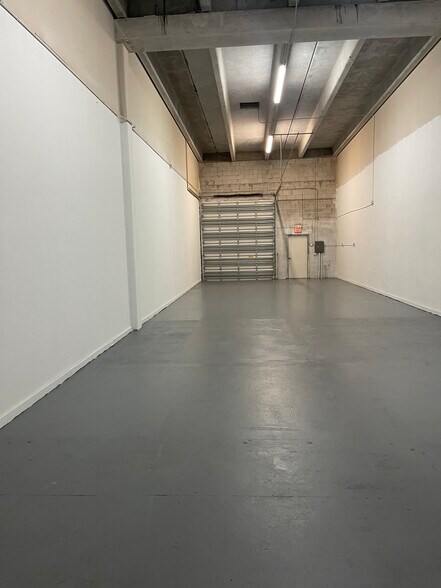 More Photos Of 4500 N Hiatus Rd, Sunrise Warehouse For Lease