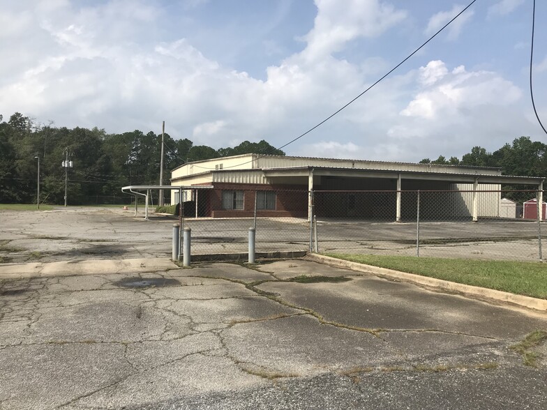 More Photos Of 1141 Cochran Hwy, Eastman Showroom For Sale