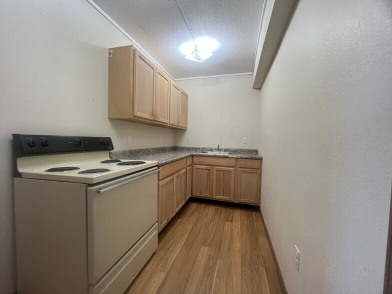 More Photos Of 2010 E Main St, Lamoni Hotel For Sale