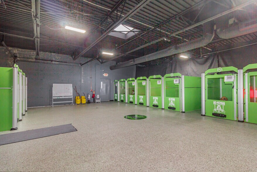 More Photos Of 2412 Midland Rd, Saginaw Service For Sale