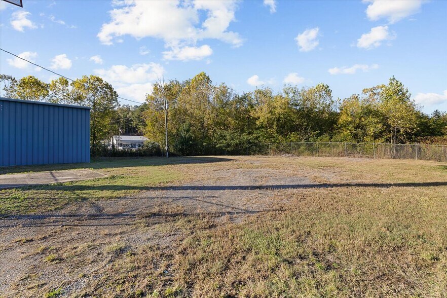 More Photos Of 13605-13609 State Highway 75, Remlap Service For Sale