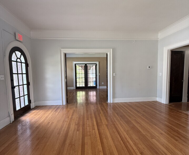 More Photos Of 581 W Main St, Spartanburg Office Residential For Lease