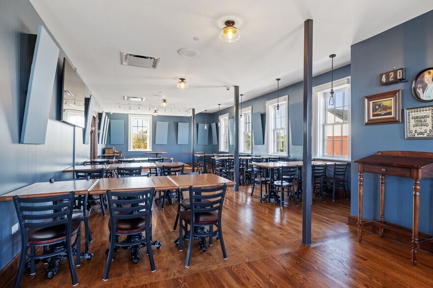 More Photos Of 6811 Hickory St, Tinley Park Bar For Sale