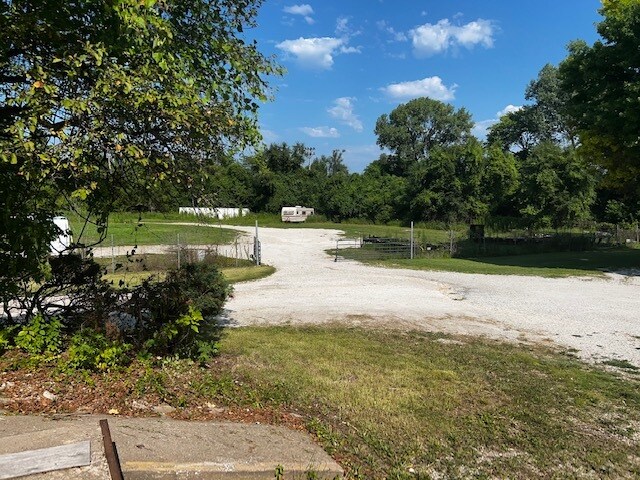 More Photos Of 2221 N 24th St, Quincy Industrial For Lease