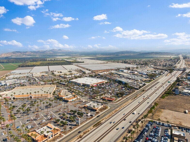 More Photos Of 2801 Paseo Mercado, Oxnard Freestanding For Sale