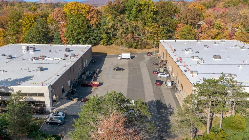 More Photos Of 704 Executive Blvd, Valley Cottage Warehouse For Lease