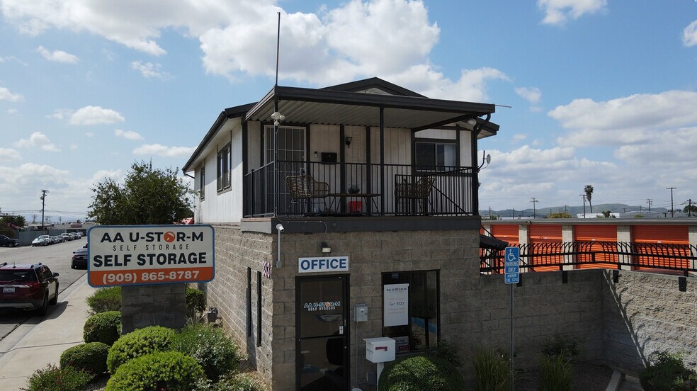 More Photos Of 333 Hershey St, Pomona Self Storage For Sale