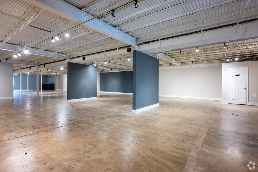 More Photos Of 325 N Main St, High Point Office For Sale