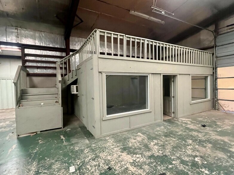 More Photos Of 3401 Tinker Diagonal St, Oklahoma City Light Distribution For Lease