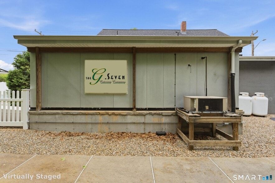 More Photos Of 139 Riverside Dr, Thompson Freestanding For Sale