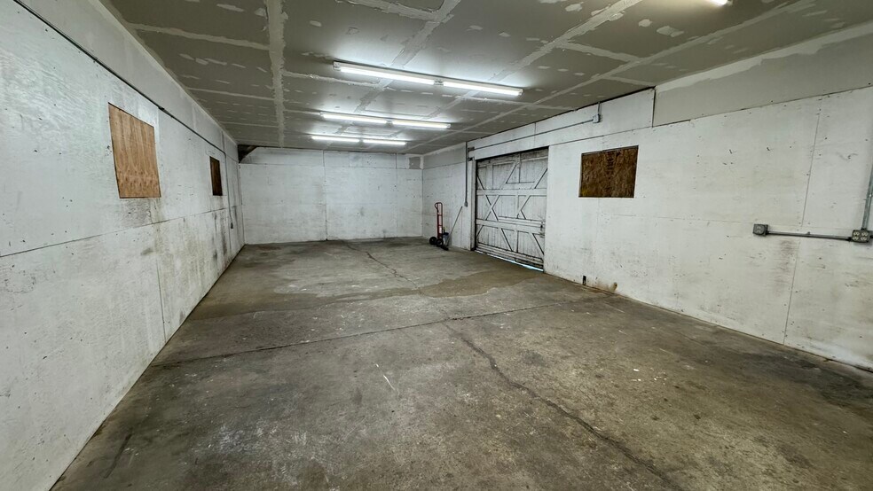 More Photos Of 300 OR-99 Hwy, Junction City Office Residential For Lease
