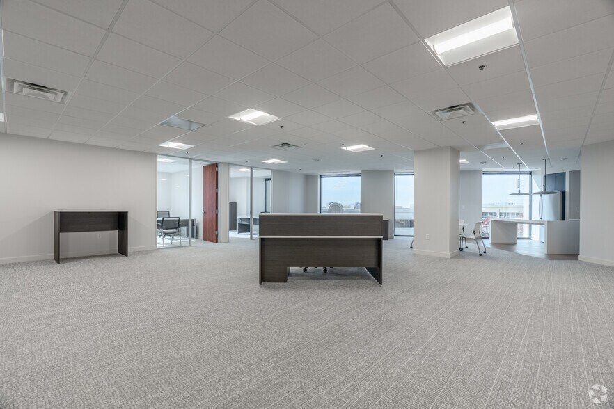 More Photos Of 17304 Preston Rd, Dallas Unknown For Lease