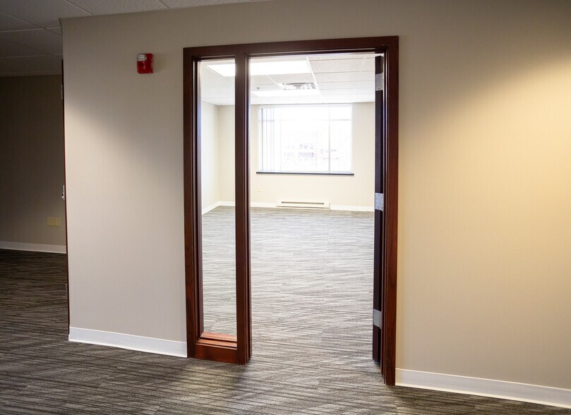 More Photos Of 19105 W Capitol Dr, Brookfield Medical For Lease