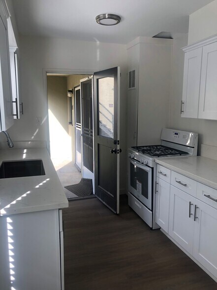 More Photos Of 2648 23rd St, Santa Monica Apartments For Sale