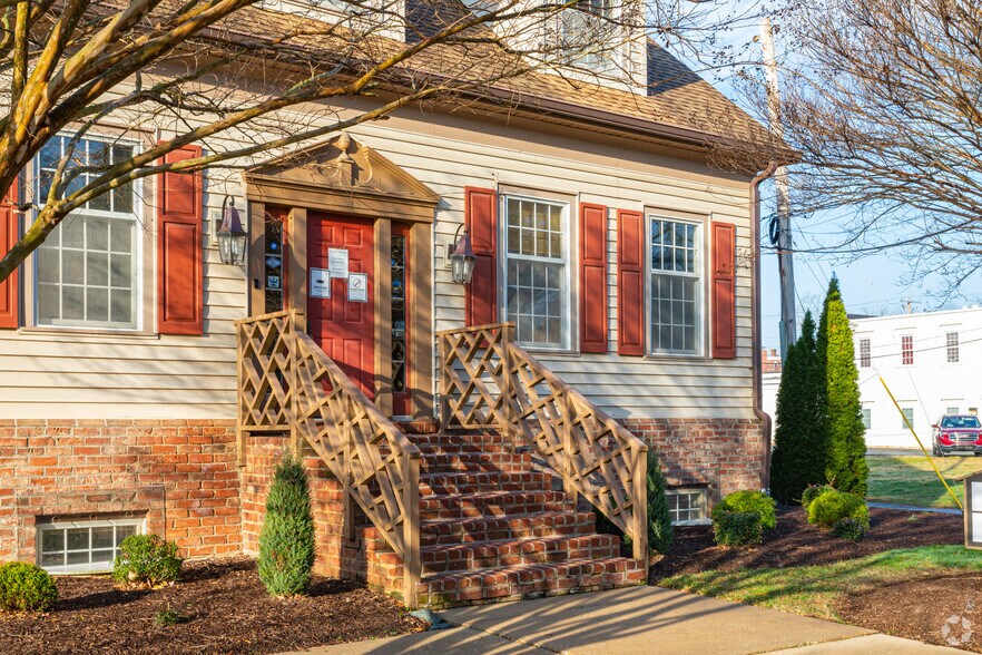 More Photos Of 30 S American Ave, Dover Office For Lease