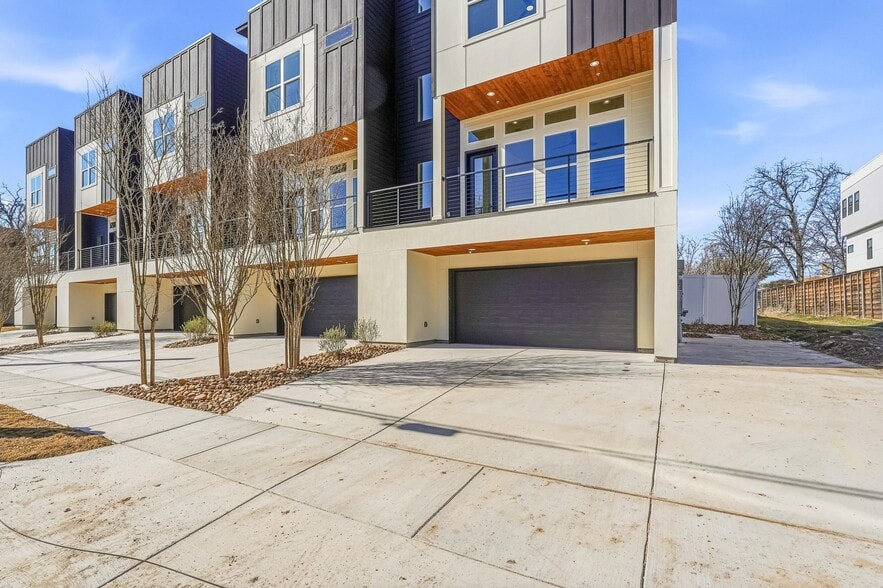 More Photos Of 2202 N Carroll Ave, Dallas Apartments For Sale