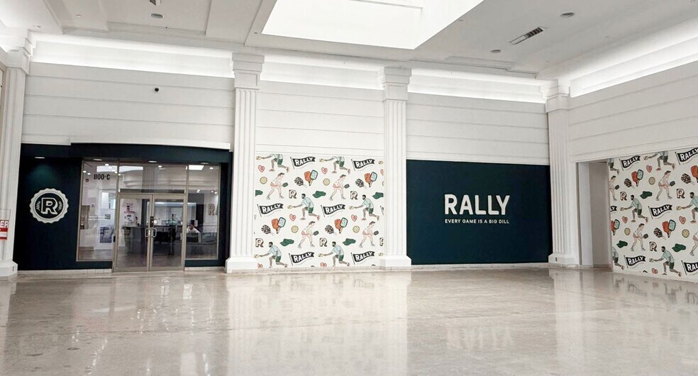 More Photos Of 2225 Erin Mills Pky, Mississauga Storefront For Lease