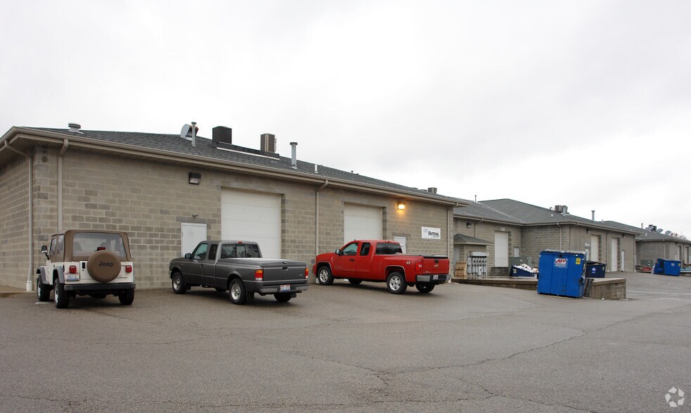 More Photos Of 603-643 N Meridian Rd, Youngstown Showroom For Lease