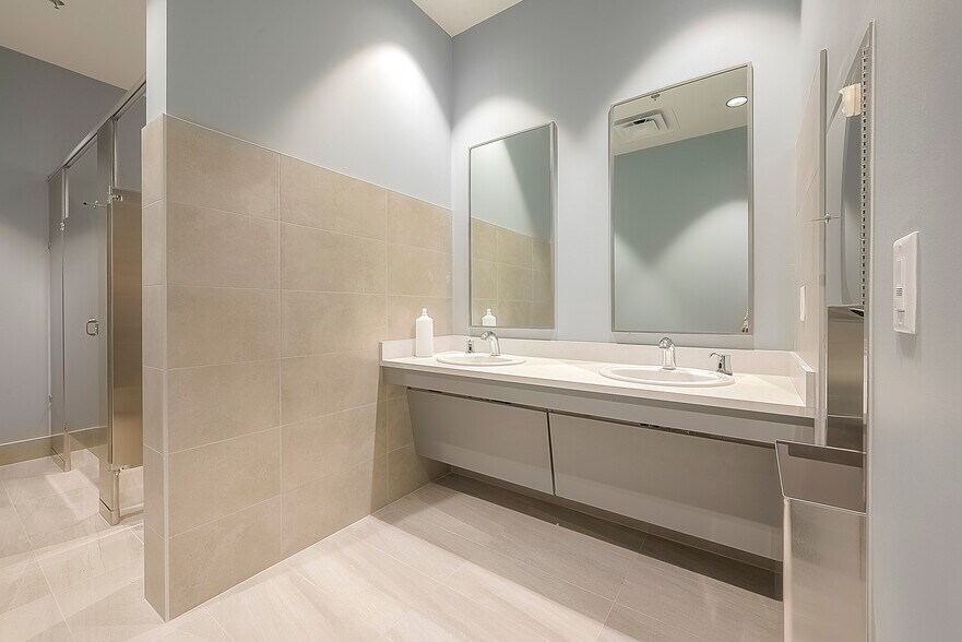 More Photos Of 13930 Journey Rd, Houston Warehouse For Sale