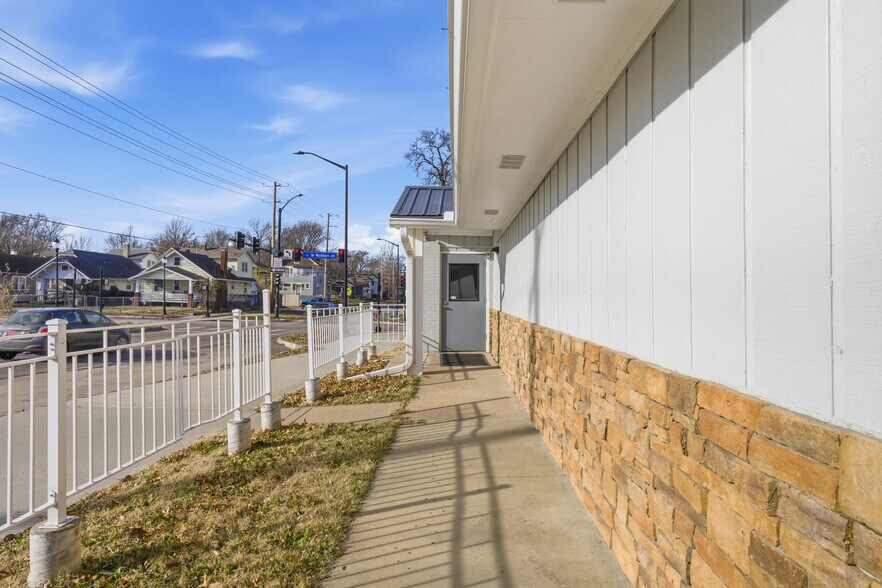 More Photos Of 1196 SW Washburn Ave, Topeka Specialty For Sale