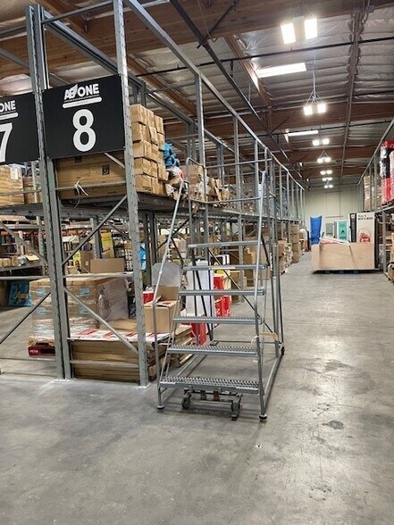 More Photos Of 2082 E Gladwick St, Rancho Dominguez Warehouse For Lease