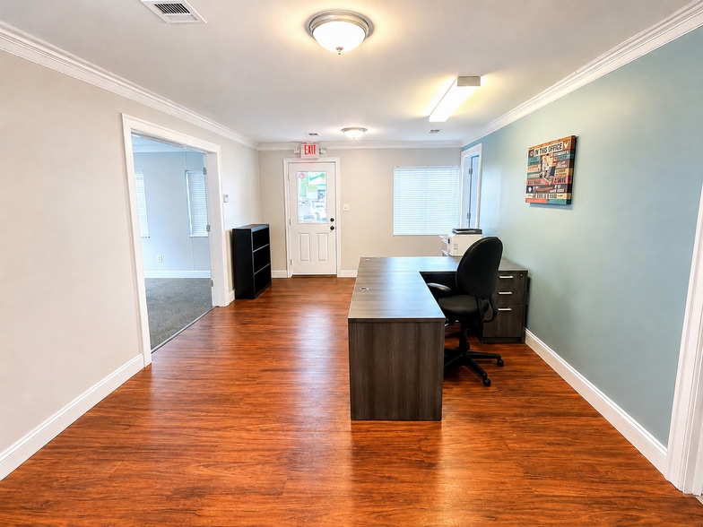 More Photos Of 1097 S Lapeer Rd, Oxford Office For Lease