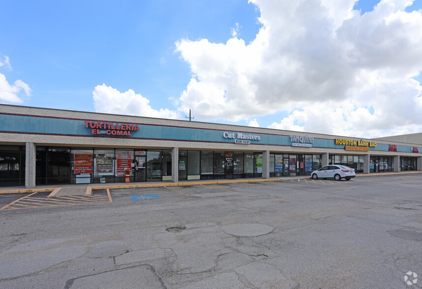 More Photos Of 13030-13190 Veterans Memorial Dr, Houston Unknown For Lease