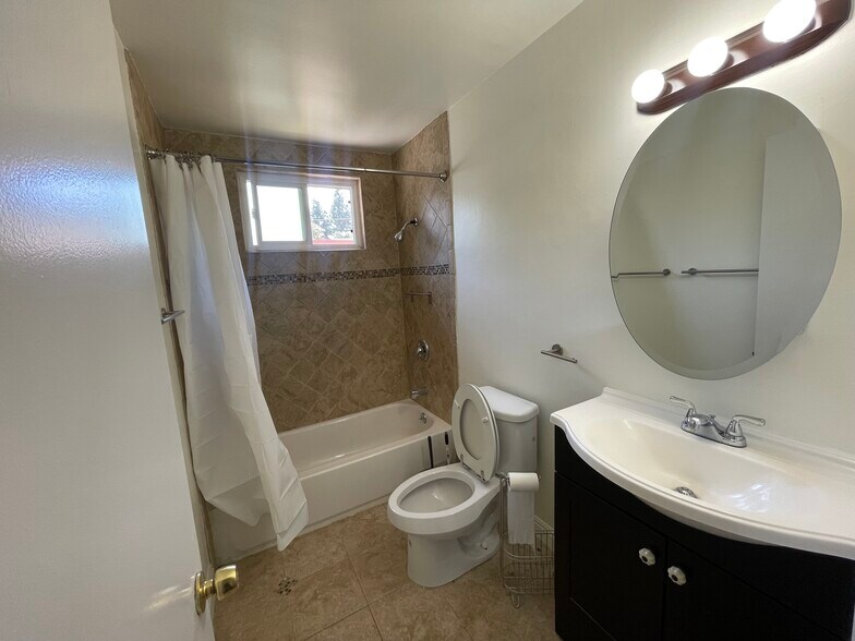 More Photos Of 14330 Albers St, Sherman Oaks Apartments For Sale