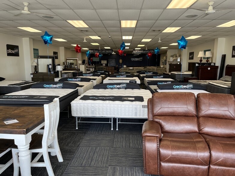 More Photos Of 2108 Browns Bridge Rd, Gainesville Freestanding For Lease