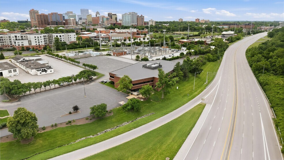 More Photos Of 8888 Ladue Rd, Ladue Medical For Lease