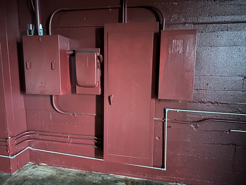 More Photos Of 2218 NW 21st Ave, Portland Warehouse For Lease