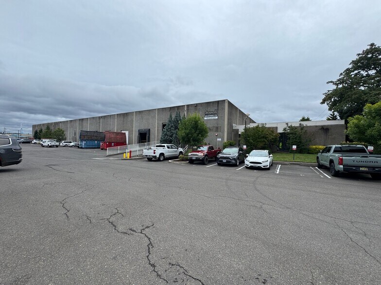 Primary Photo Of 4456-4466 NW Yeon Ave, Portland Unknown For Lease