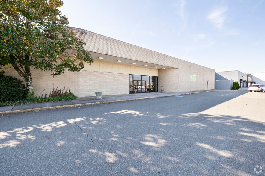 More Photos Of 1400-1420 N Parham Rd, Richmond Unknown For Lease