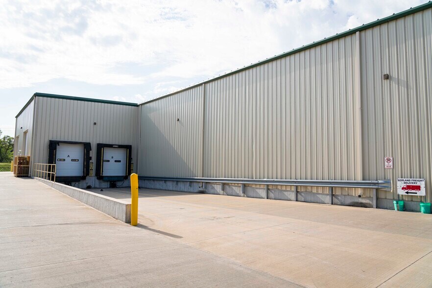 More Photos Of 1941 SW 6th St, Lincoln Warehouse For Sale