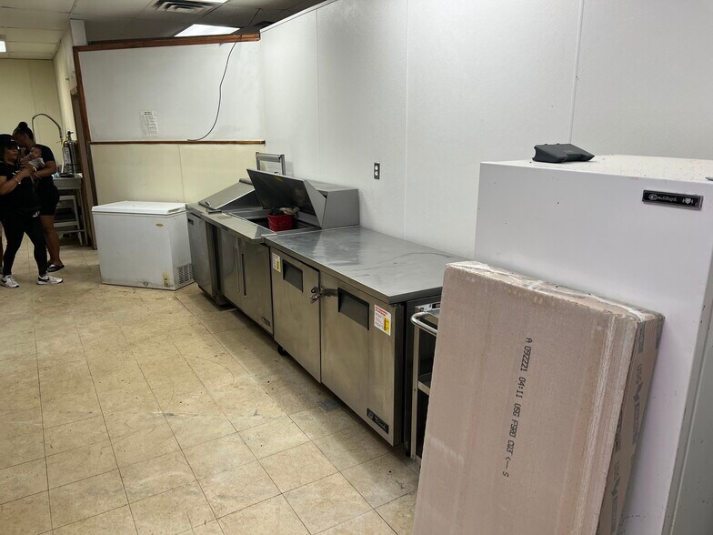 More Photos Of 3705-3717 W Jolly Rd, Lansing Storefront For Sale