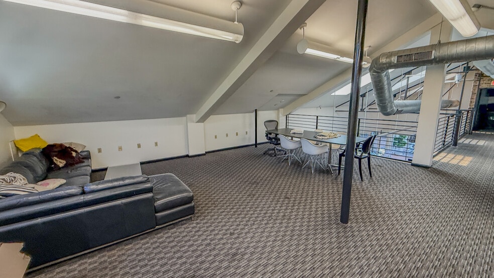 More Photos Of 15 W Main St, Pensacola Office For Sale