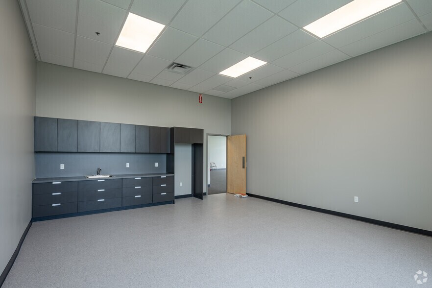 More Photos Of 200 Central Blvd, Myerstown Warehouse For Lease