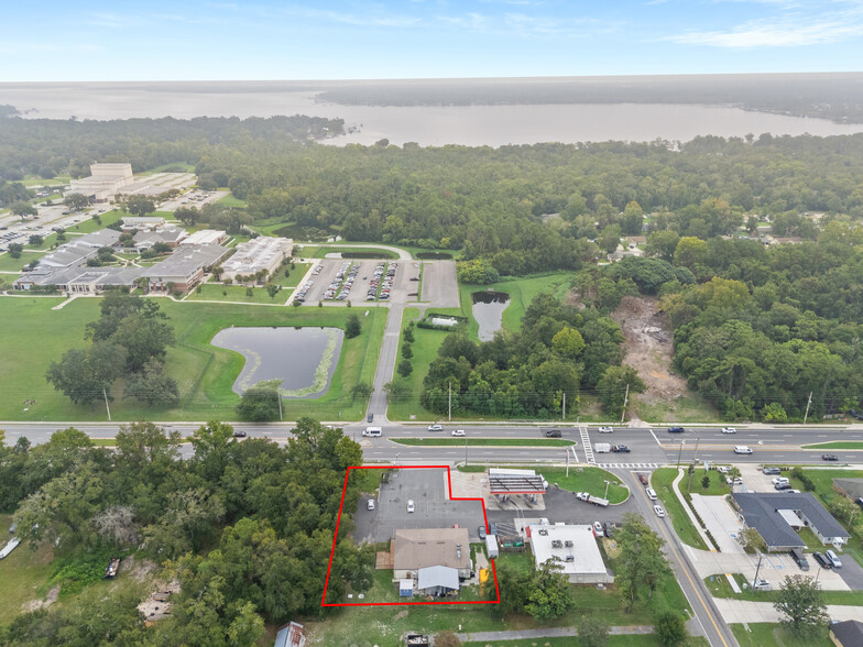 More Photos Of 330 College Dr, Orange Park Freestanding For Sale