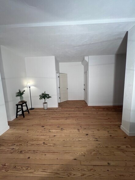 More Photos Of 3397 George st, York Freestanding For Lease