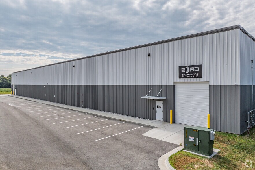 More Photos Of 802 Lillian, Strafford Warehouse For Lease